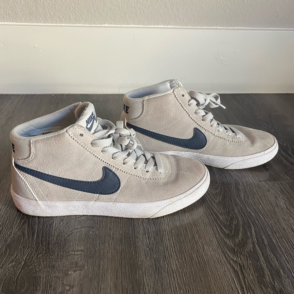 Women’s Nike Gray and Navy Blazer Mids Size 6
